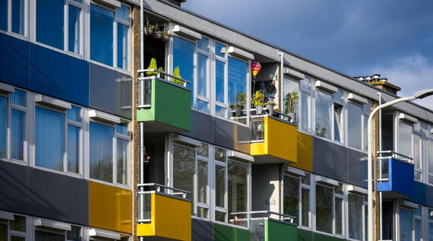 Apartments_with_colored_balconies