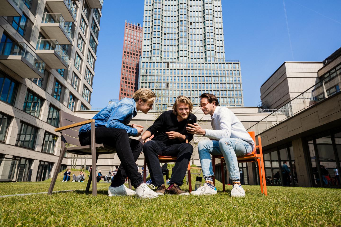Groep studenten campus Den Haag