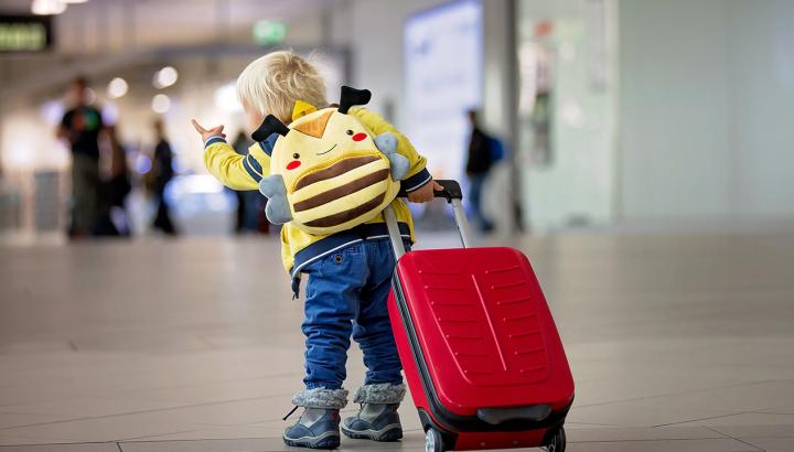 Child with luggage at the ariport