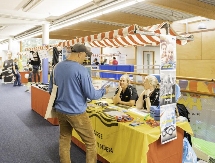Feel at Home Fair sport stand
